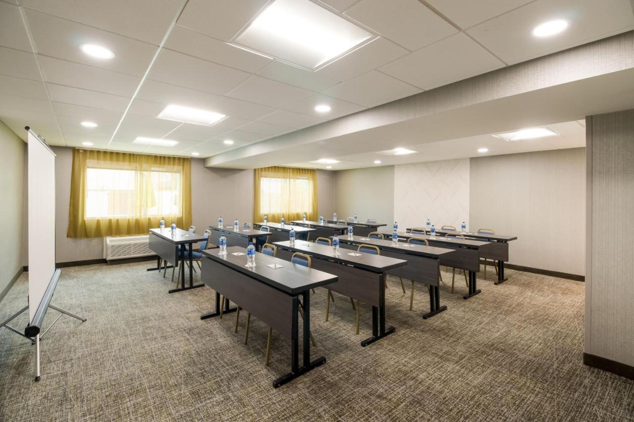 Springhill Suites By Marriott Dallas Nw Highway At Stemmons / I-35East Экстерьер фото